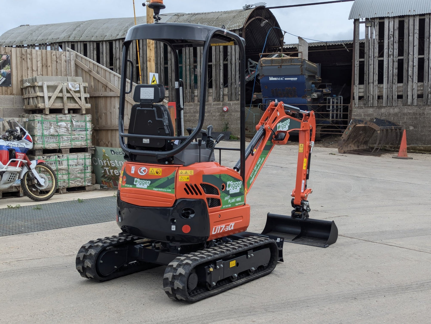 Kubota Mini Digger (1.7T) - Digger DeliveryDigger Delivery